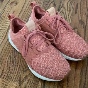 New Balance Tennis shoes